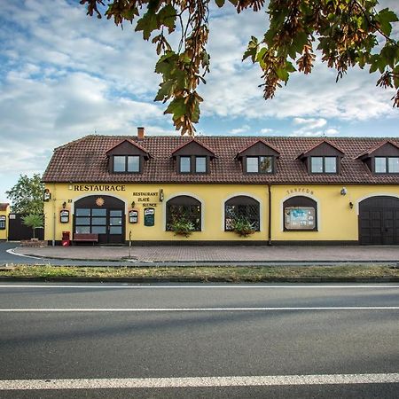 Penzion Zlate Slunce Chocenice Exterior foto
